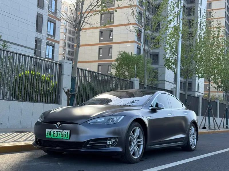 Tesla Model S, 2014