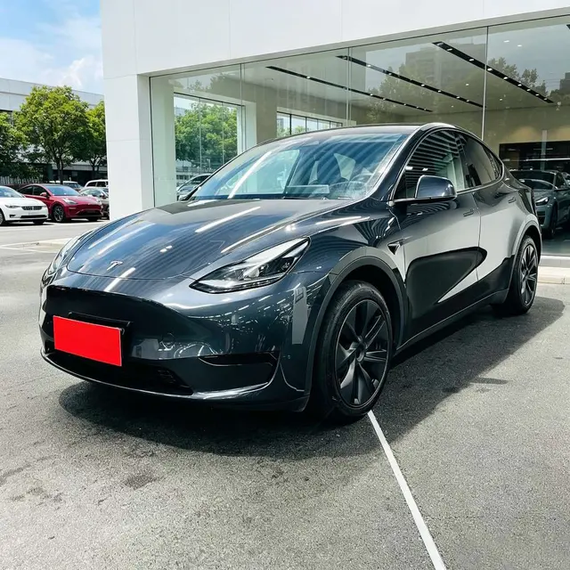 Tesla Model Y, 2024
