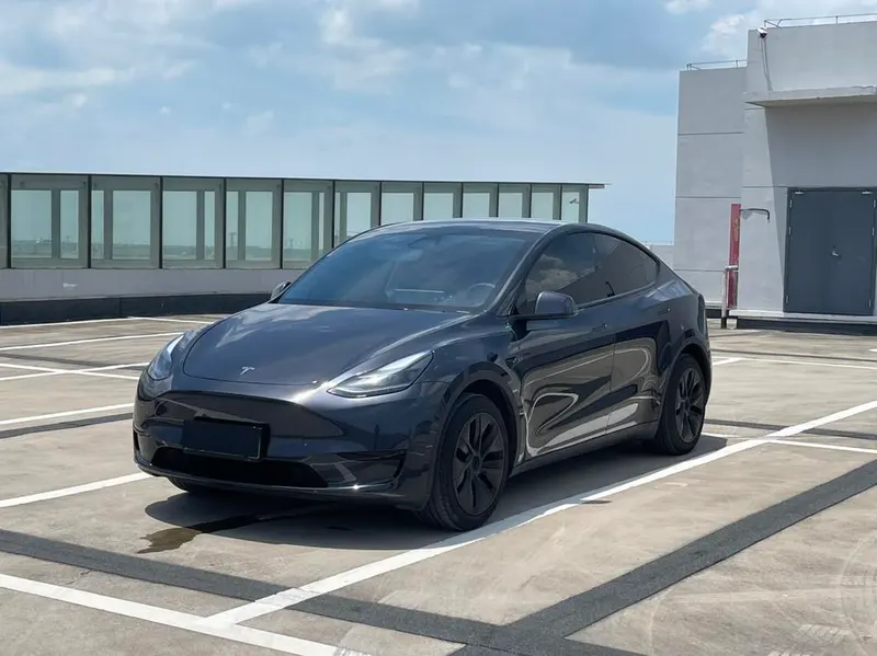 Tesla Model Y, 2024