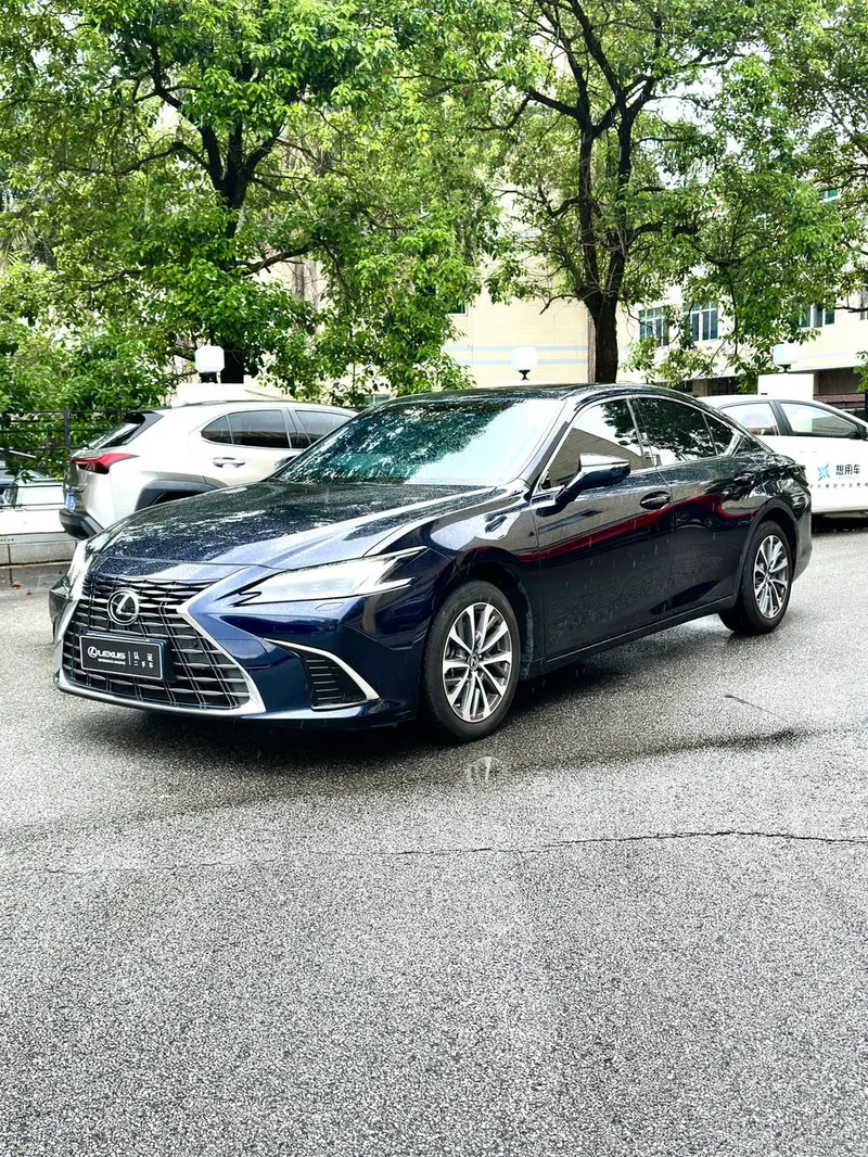 Lexus ES, 2025