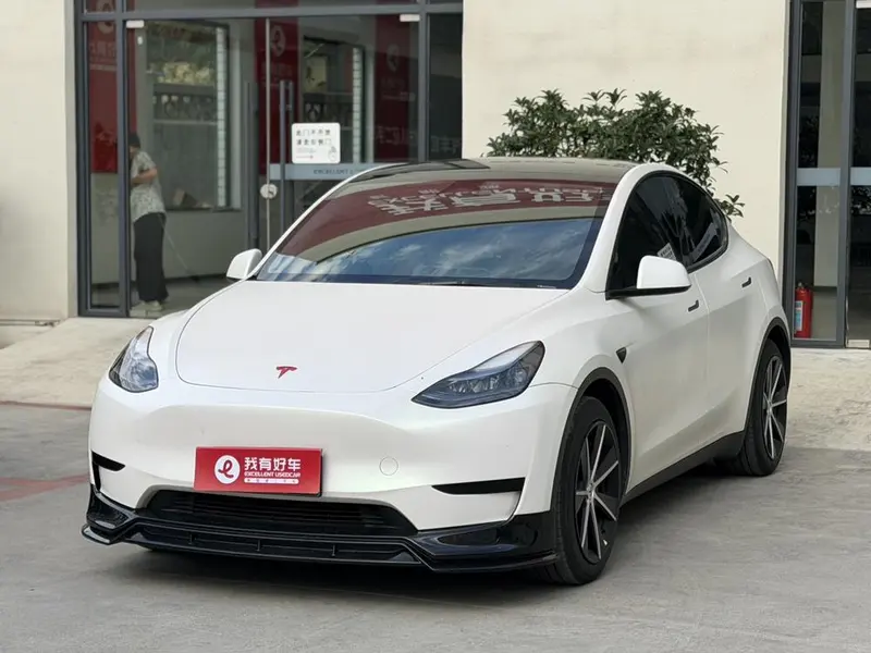 Tesla Model Y, 2024