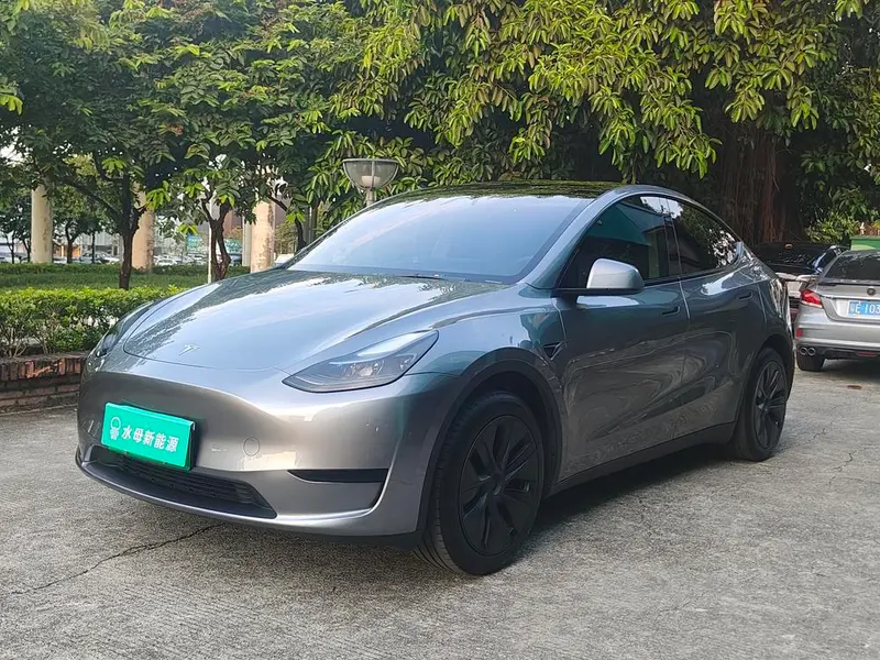 Tesla Model Y, 2024