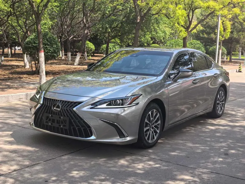 Lexus ES, 2022