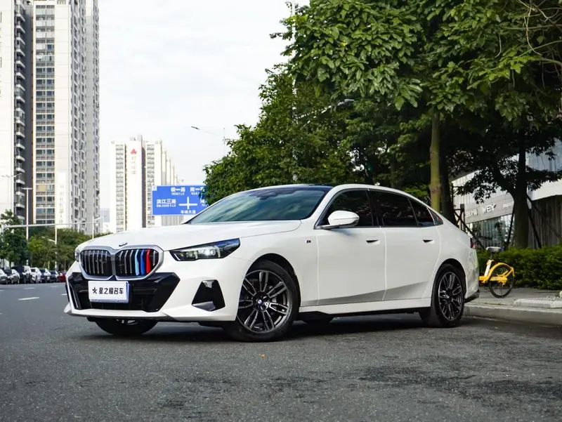 BMW 5-Series, 2025
