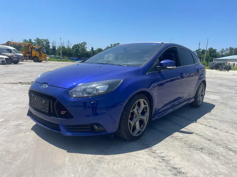 Ford Focus (Import), 2013
