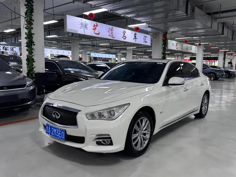 Infiniti Q50L, 2015