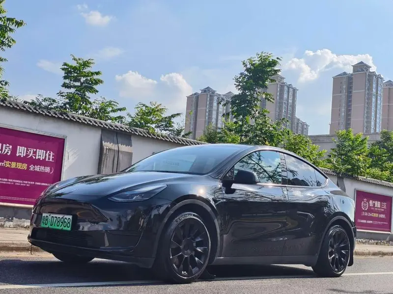 Tesla Model Y, 2022