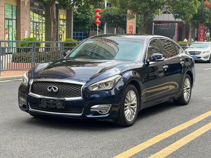 Infiniti Q70, 2015