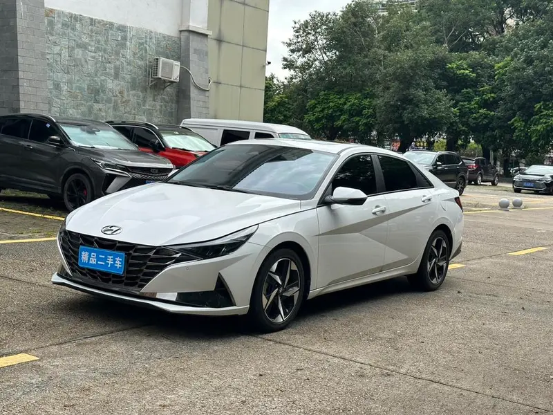 Hyundai Elantra, 2022