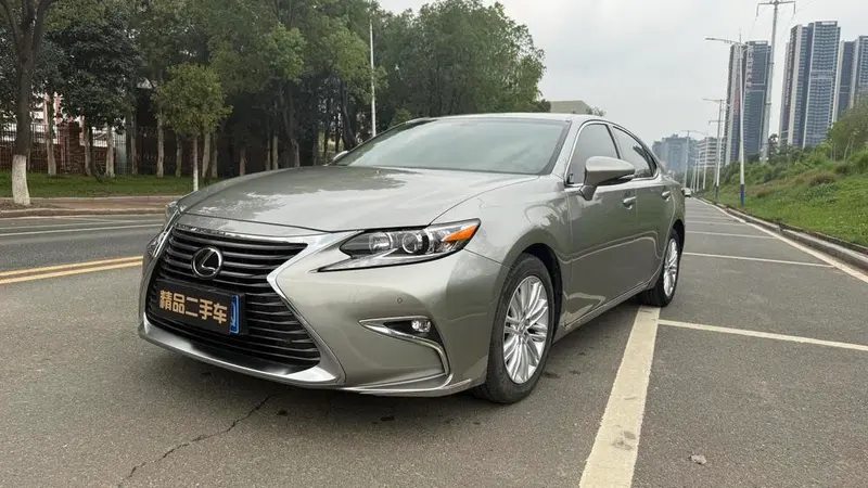 Lexus ES, 2016