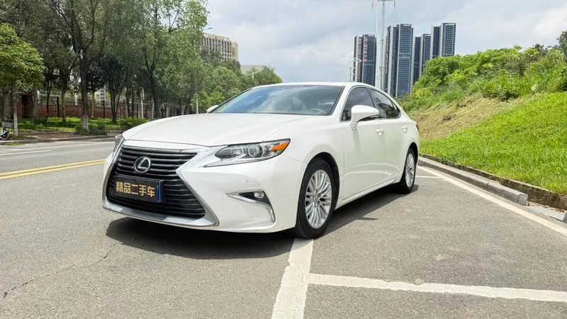 Lexus ES, 2015