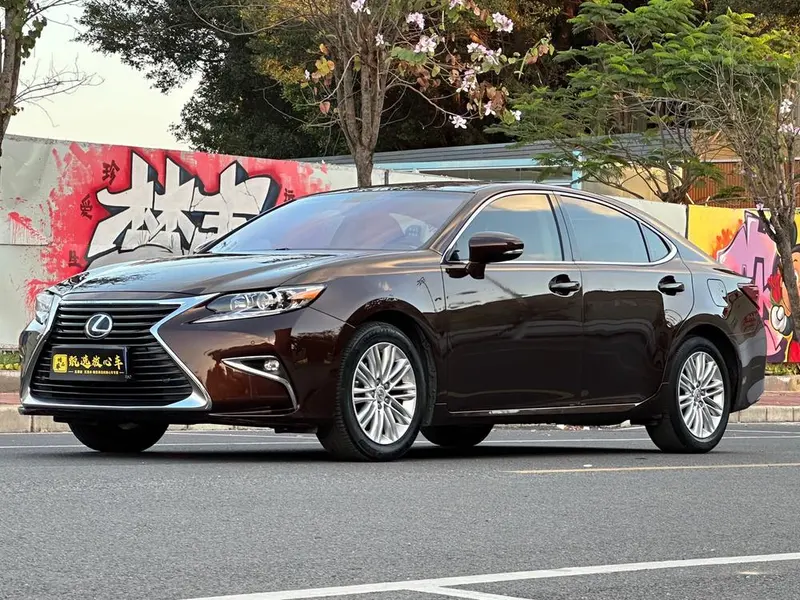 Lexus ES, 2015