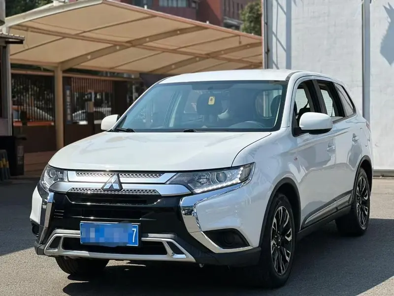 Mitsubishi Outlander, 2020
