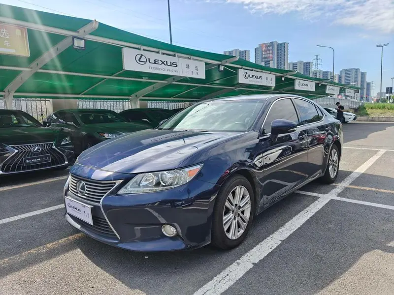 Lexus ES, 2013