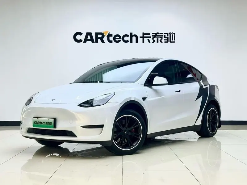 Tesla Model Y, 2022