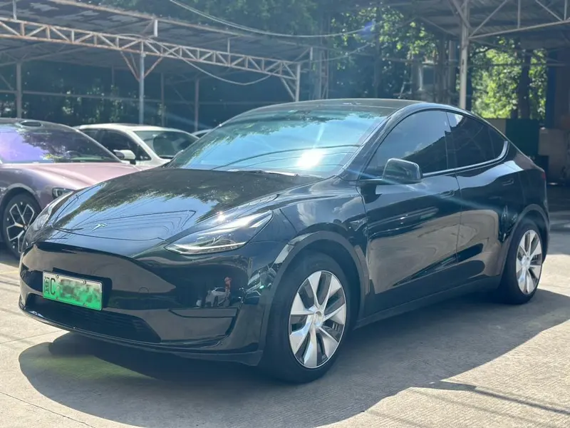 Tesla Model Y, 2022