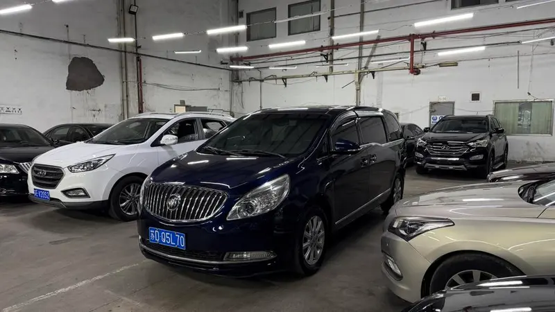 Buick GL8, 2013