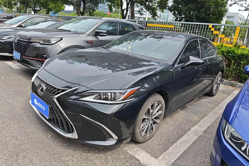 Lexus ES, 2022