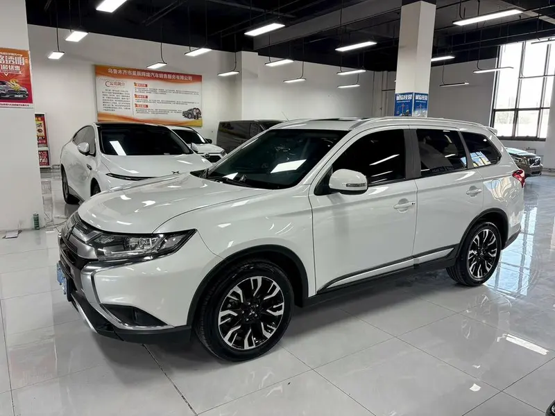 Mitsubishi Outlander, 2020
