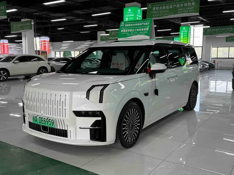 Zeekr 009, 2023