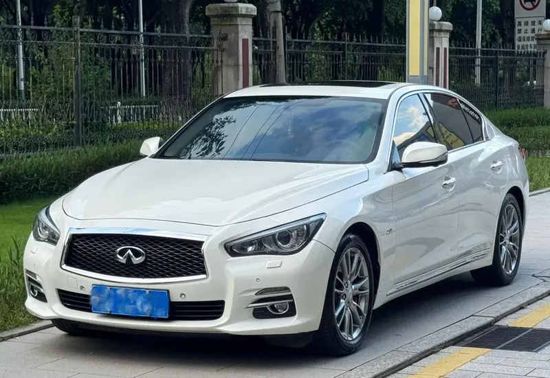 Infiniti Q50L, 2015