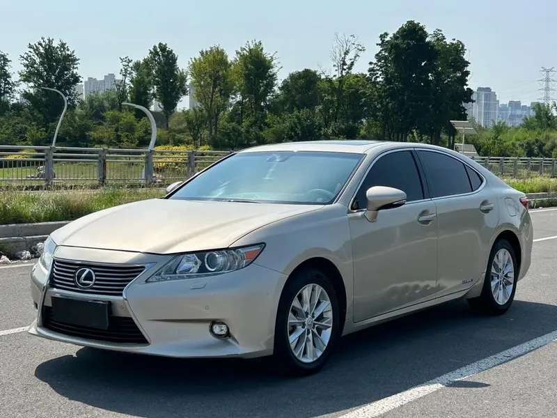 Lexus ES, 2014