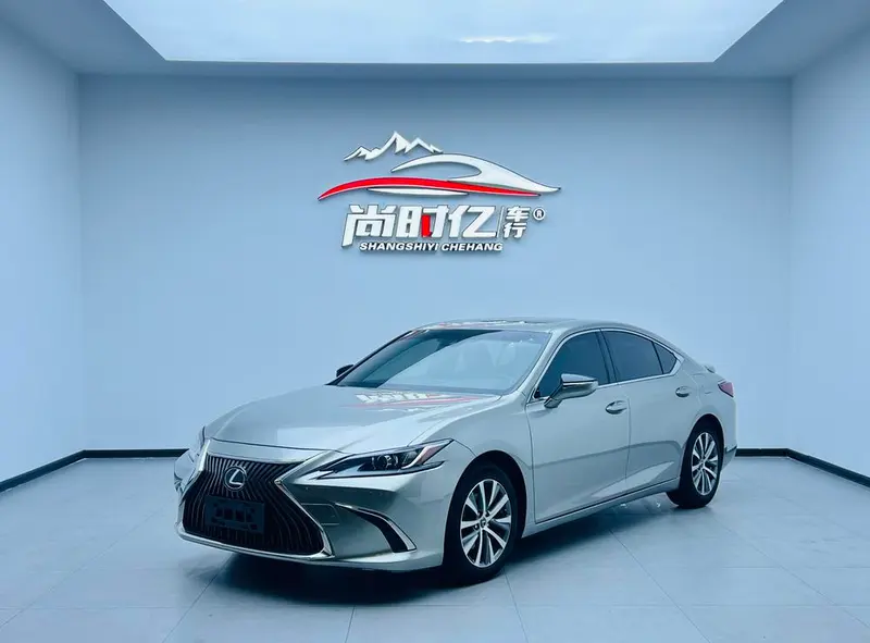 Lexus ES, 2020