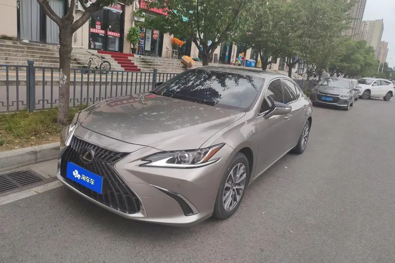 Lexus ES, 2022