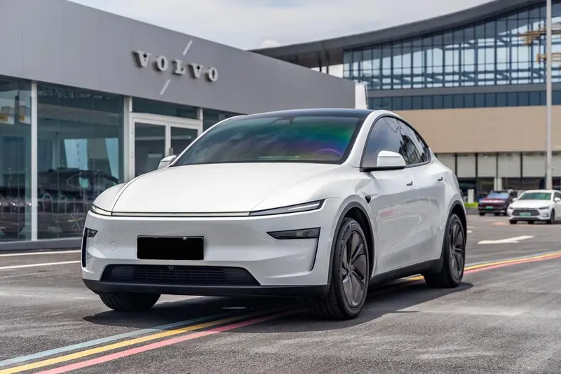 Tesla Model Y, 2026