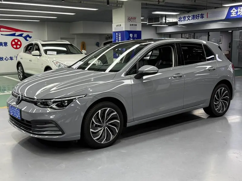 Volkswagen Golf, 2024