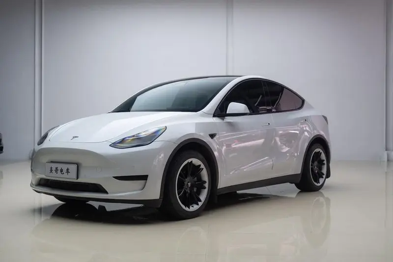 Tesla Model Y, 2022
