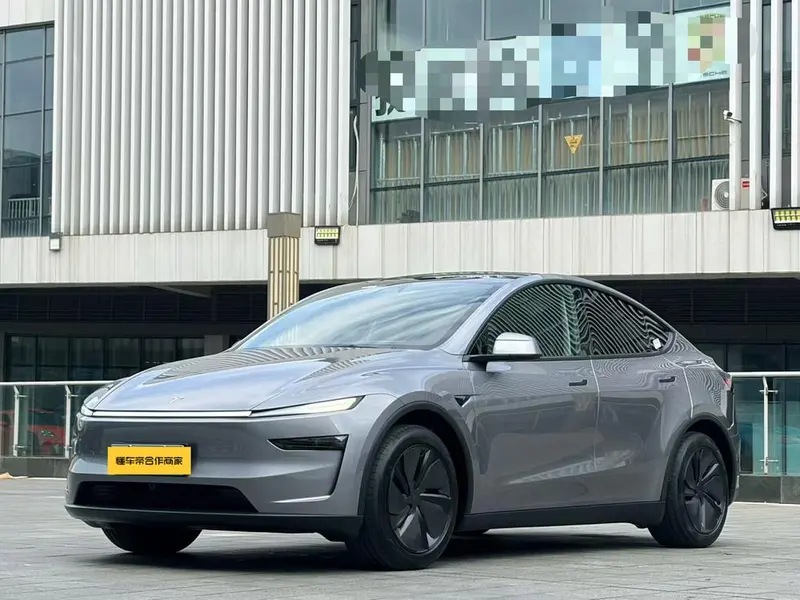Tesla Model Y, 2025