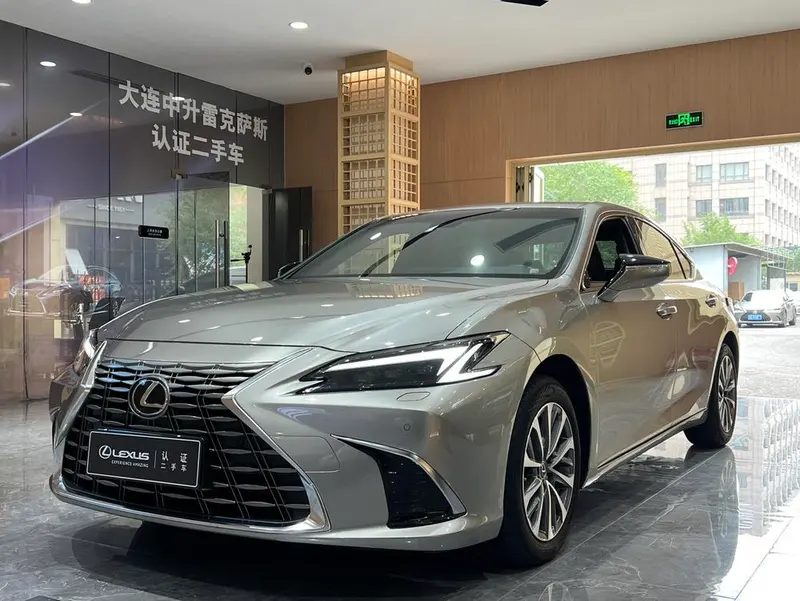 Lexus ES, 2025