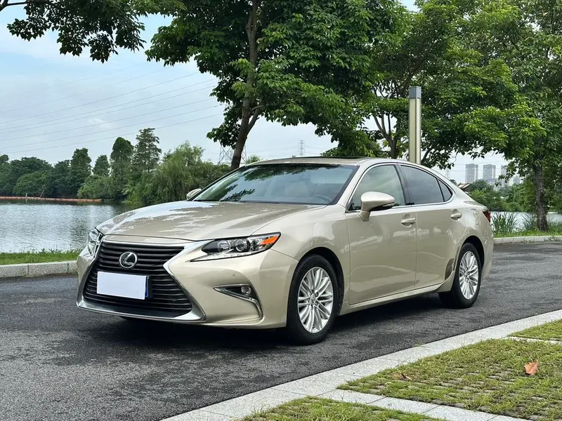 Lexus ES, 2015