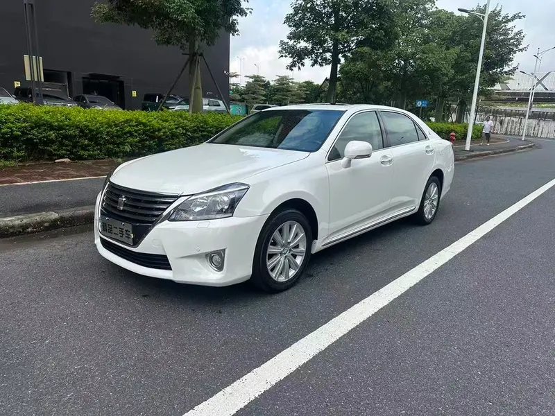 Toyota Crown, 2012