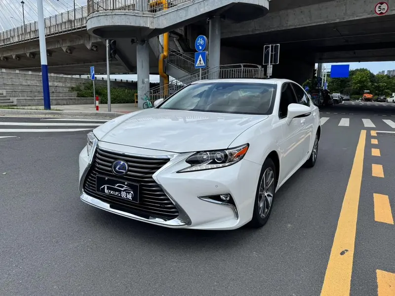 Lexus ES, 2015