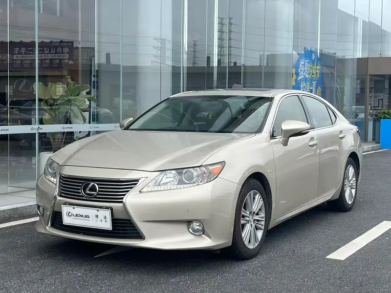 Lexus ES, 2013