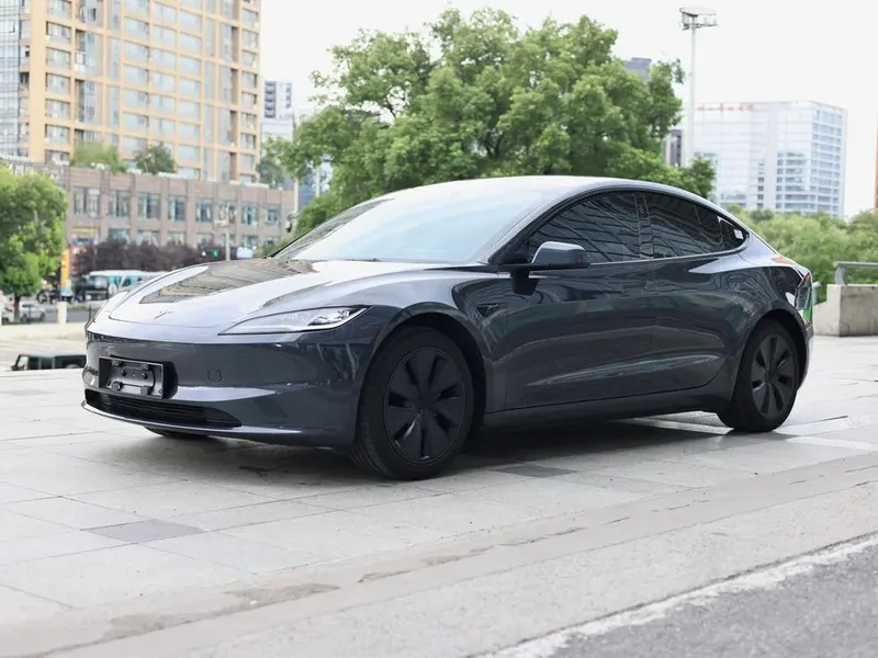 Tesla Model 3, 2025