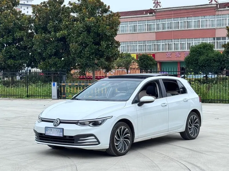 Volkswagen Golf, 2023