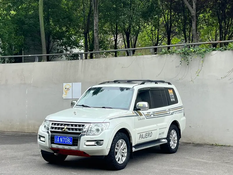 Mitsubishi Pajero (Import), 2020