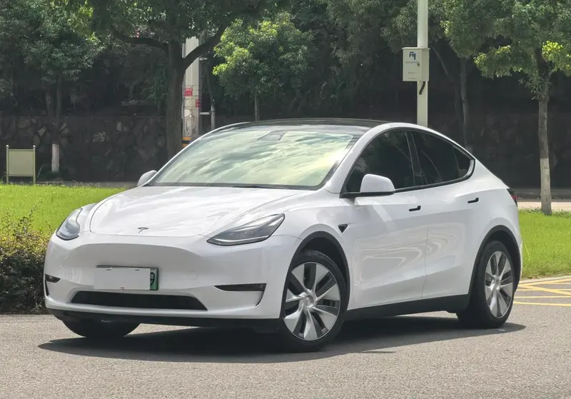 Tesla Model Y, 2023