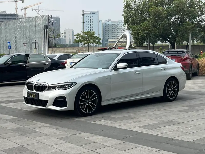 BMW 3-Series, 2022
