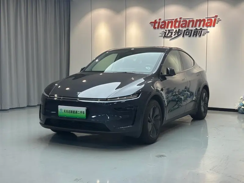 Tesla Model Y, 2025