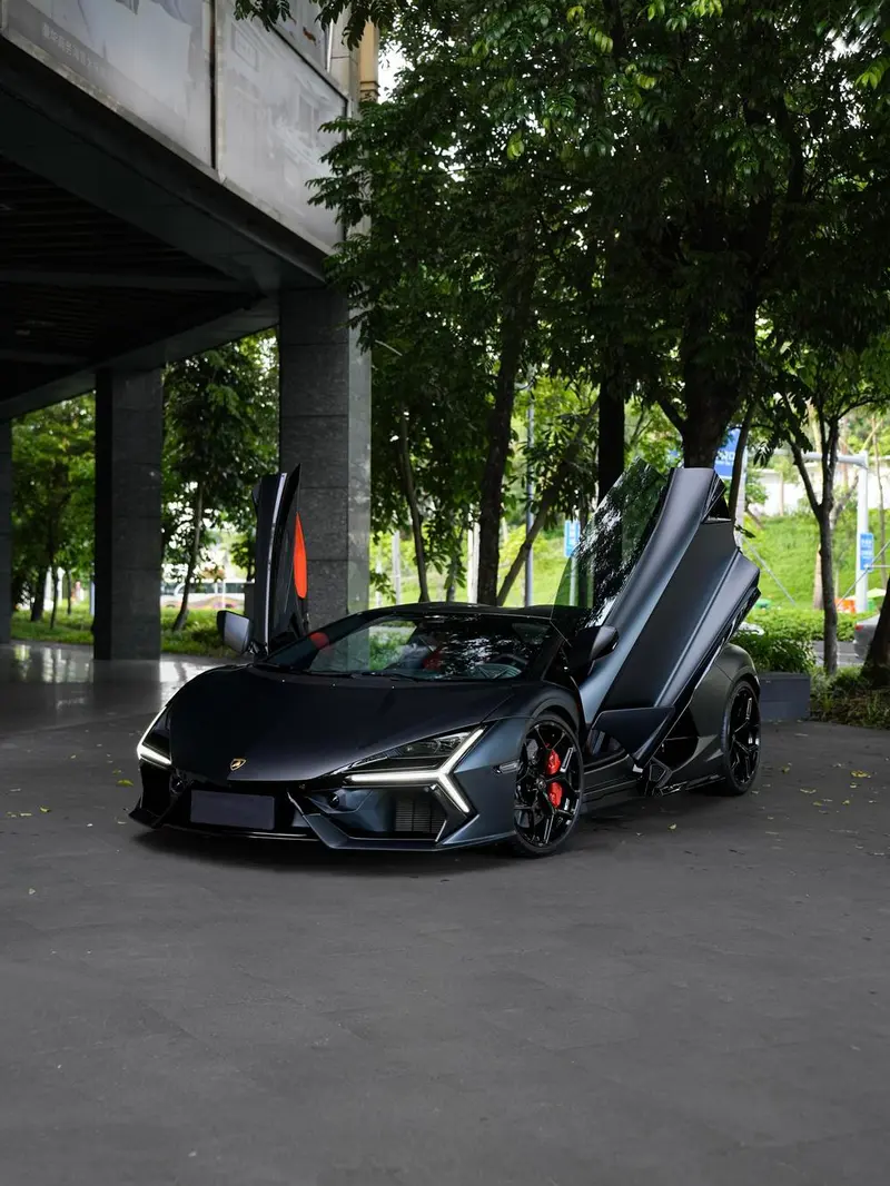 Lamborghini Revuelto, 2023