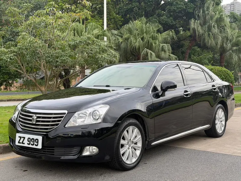 Toyota Crown, 2010