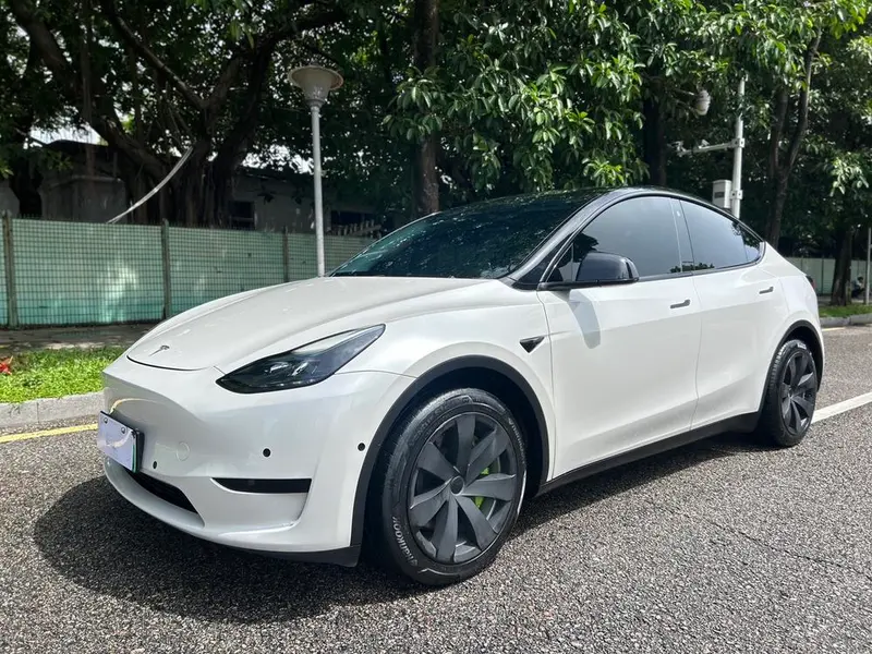 Tesla Model Y, 2022