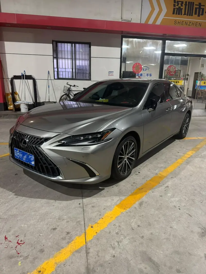 Lexus ES, 2022