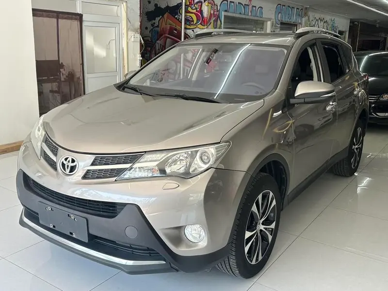 Toyota RAV4, 2015