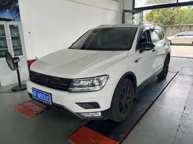 Volkswagen Tiguan L, 2018