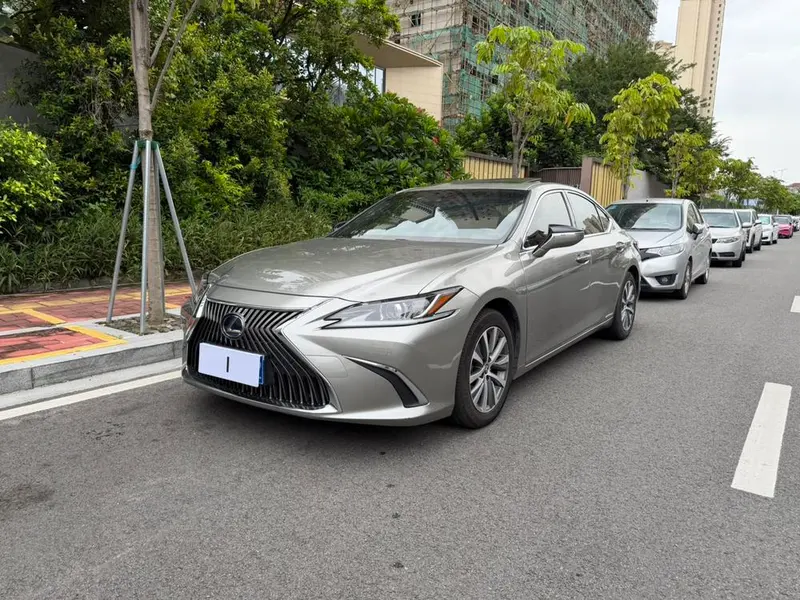 Lexus ES, 2021